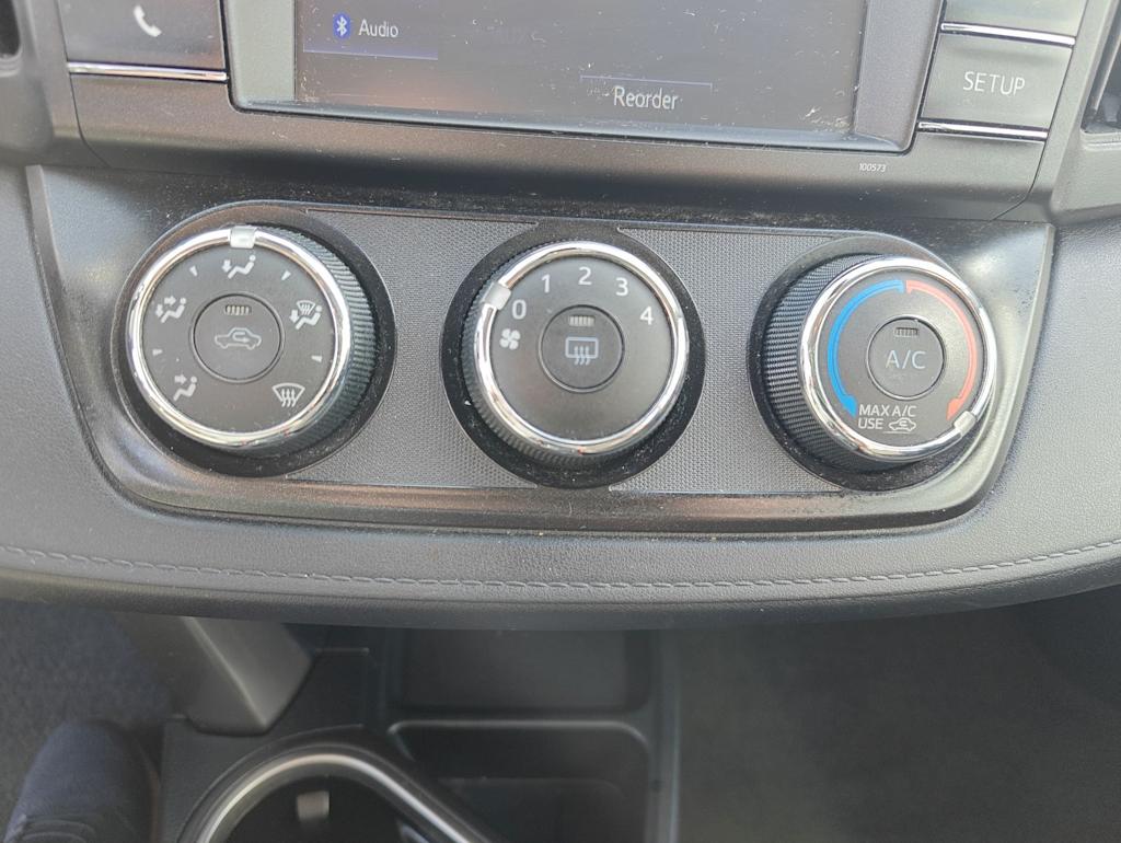 2017 Toyota RAV4 LE - Photo 33