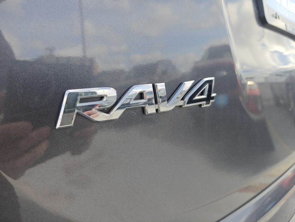 2017 Toyota RAV4 LE - Photo 25
