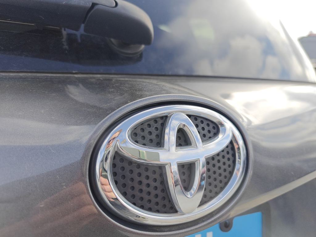 2017 Toyota RAV4 LE - Photo 7