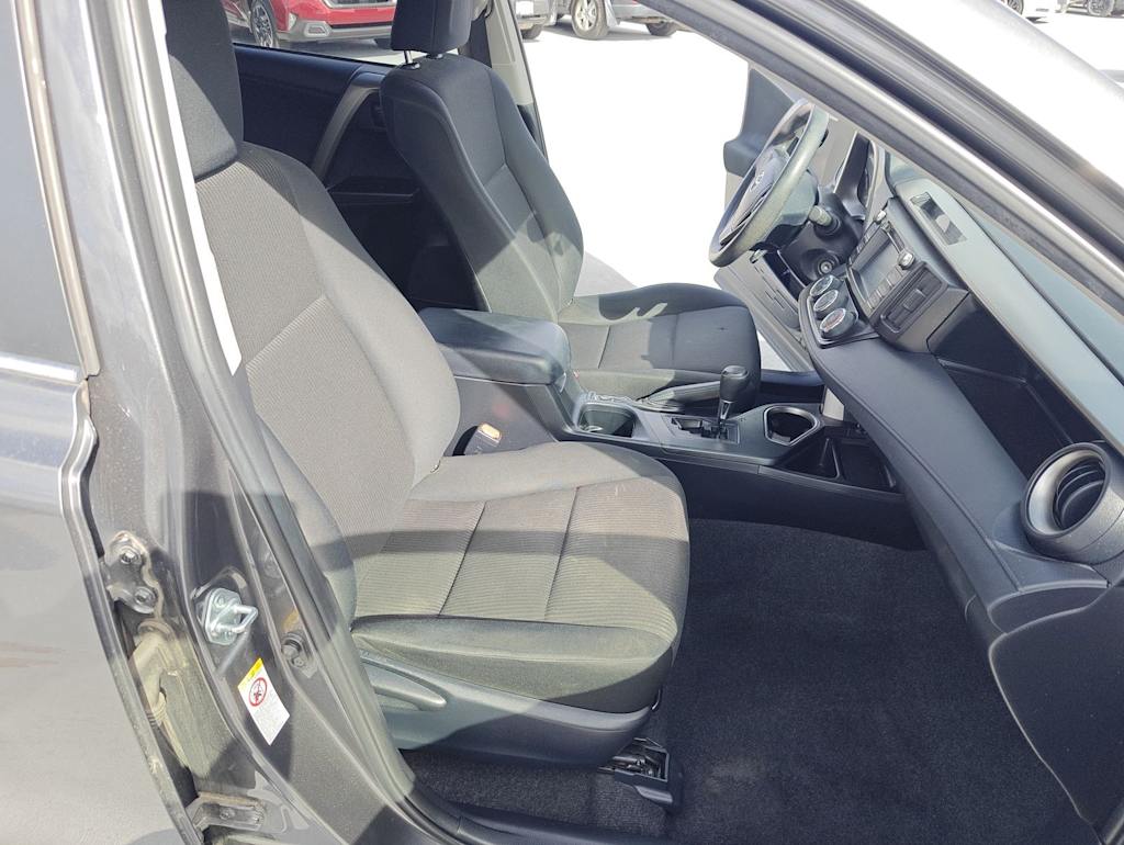 2017 Toyota RAV4 LE - Photo 12