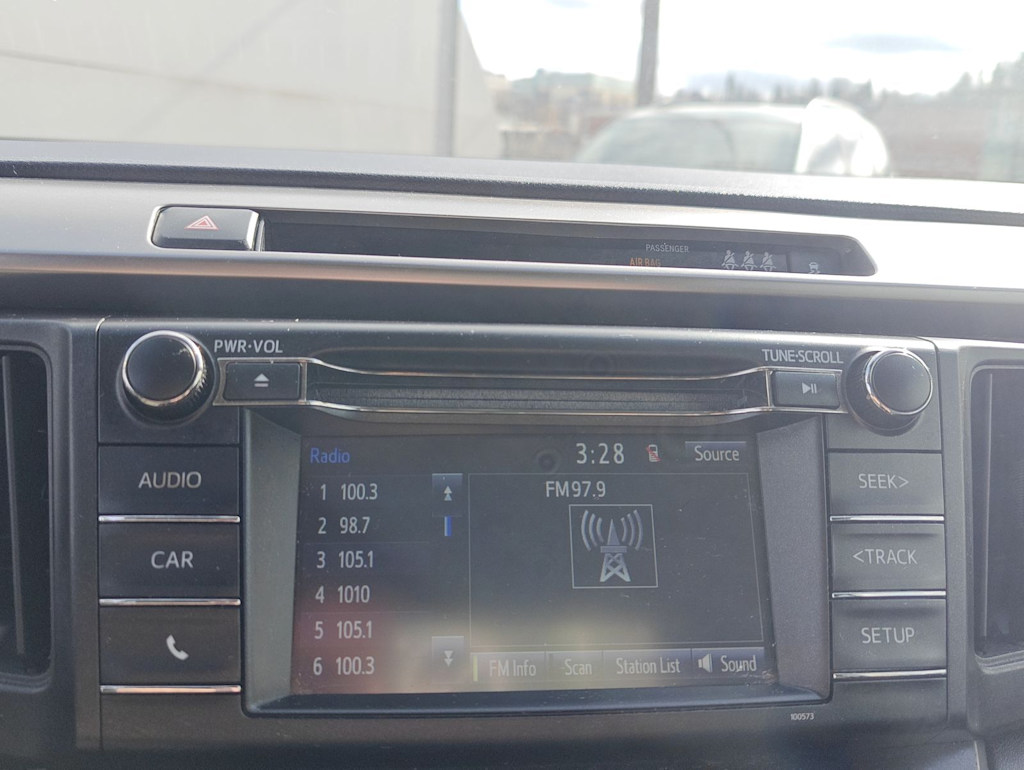 2017 Toyota RAV4 LE - Photo 34