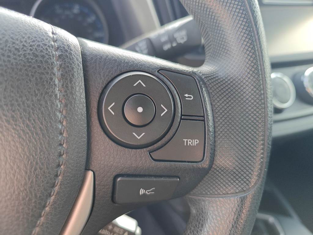 2017 Toyota RAV4 LE - Photo 30