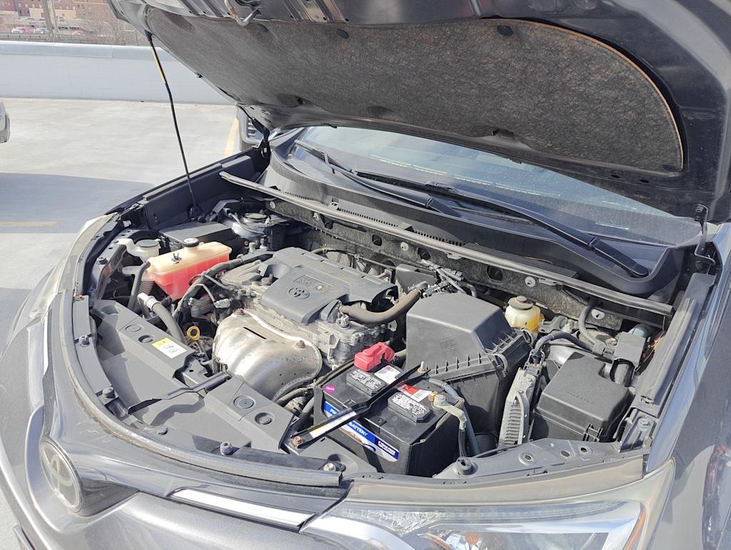 2017 Toyota RAV4 LE - Photo 9