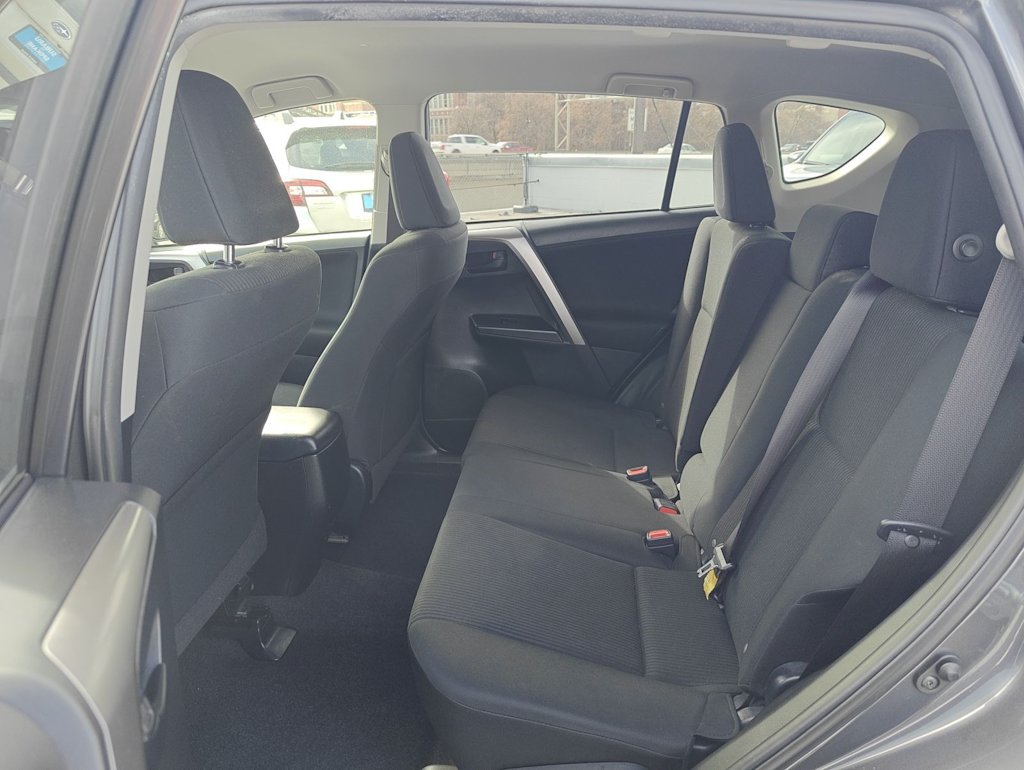 2017 Toyota RAV4 LE - Photo 27