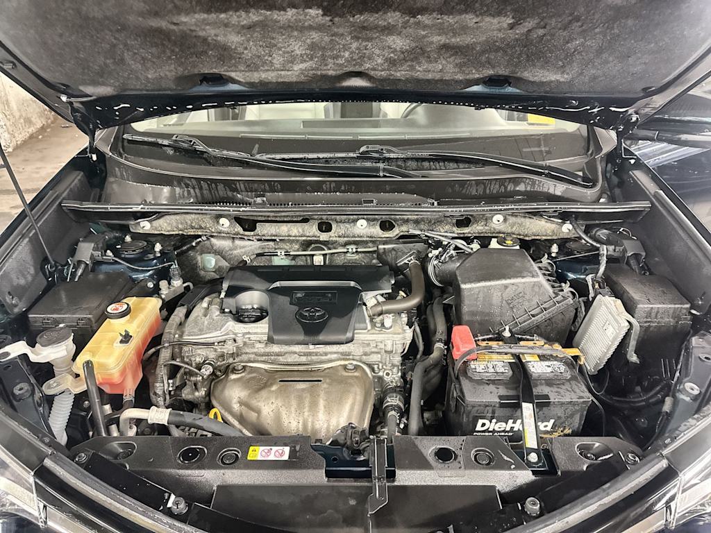 Thumbnail: 2018 Toyota RAV4 - 8