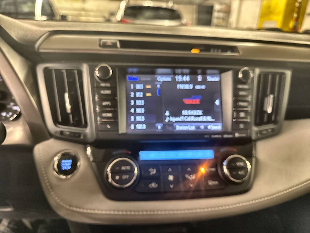 Thumbnail: 2018 Toyota RAV4 - 34