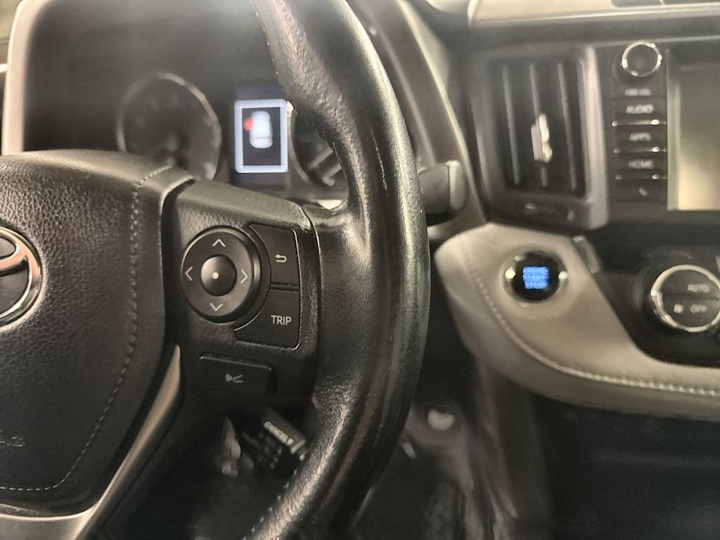 Thumbnail: 2018 Toyota RAV4 - 33