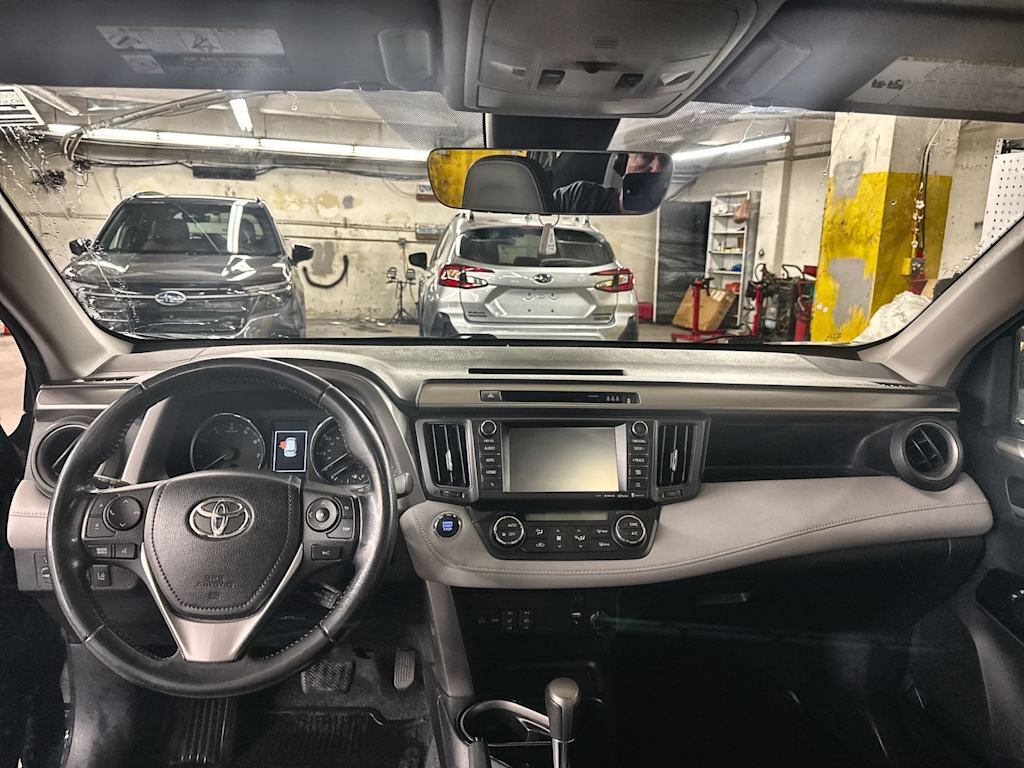 Thumbnail: 2018 Toyota RAV4 - 9
