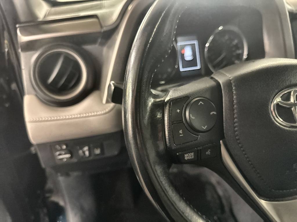 Thumbnail: 2018 Toyota RAV4 - 32