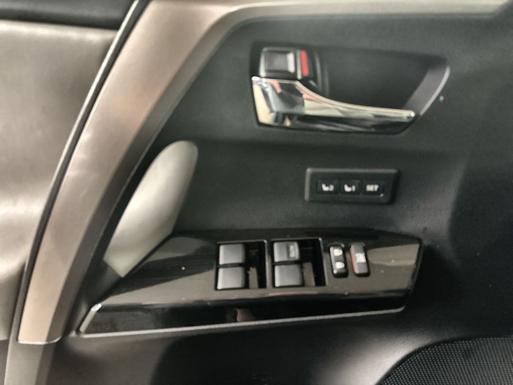 Thumbnail: 2018 Toyota RAV4 - 27