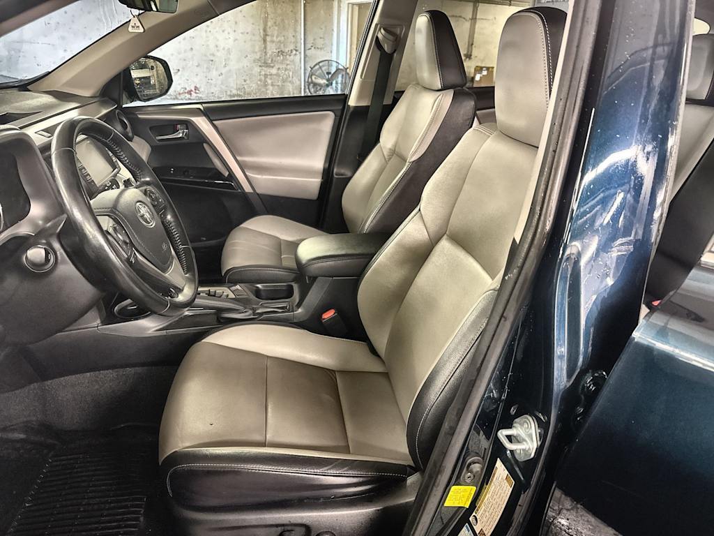 Thumbnail: 2018 Toyota RAV4 - 10