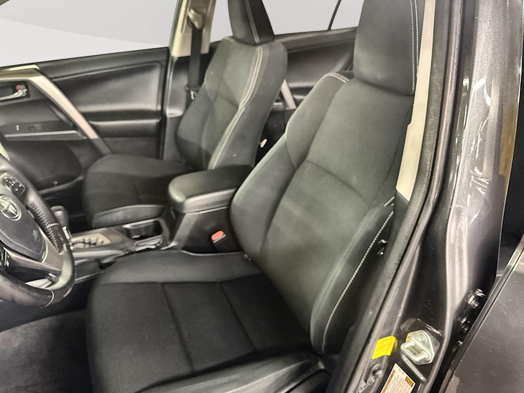 Thumbnail: 2016 Toyota RAV4 - 9