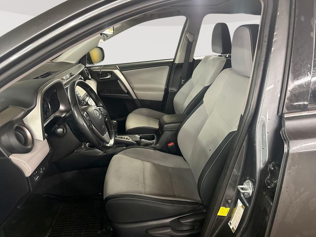 Thumbnail: 2018 Toyota RAV4 - 9