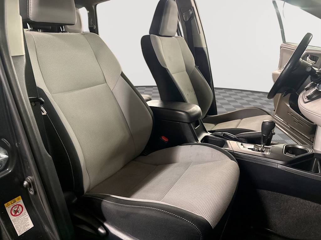 Thumbnail: 2018 Toyota RAV4 - 25