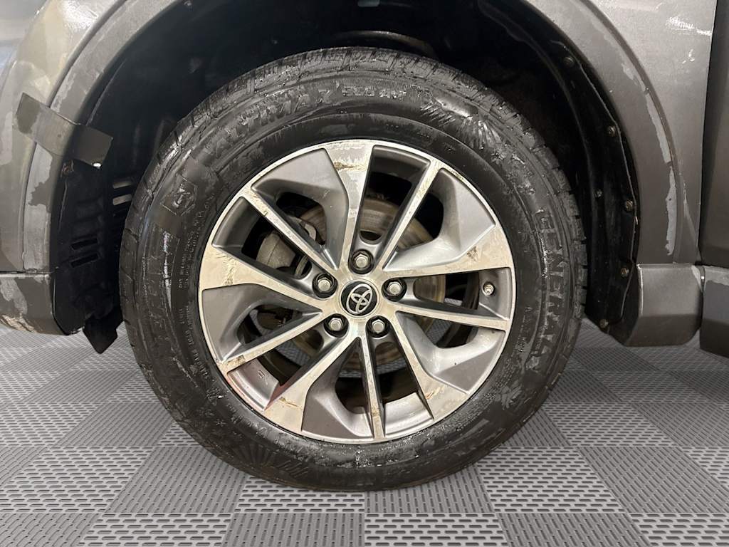 Thumbnail: 2018 Toyota RAV4 - 6