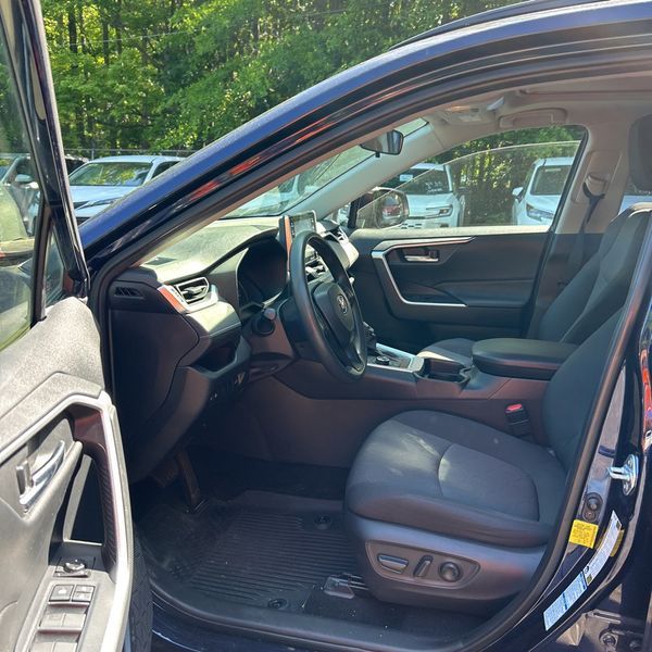 Thumbnail: 2021 Toyota RAV4 - 25