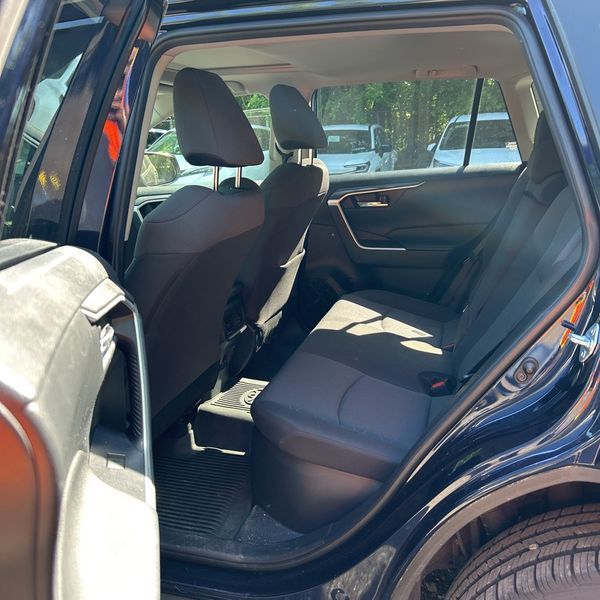 Thumbnail: 2021 Toyota RAV4 - 10