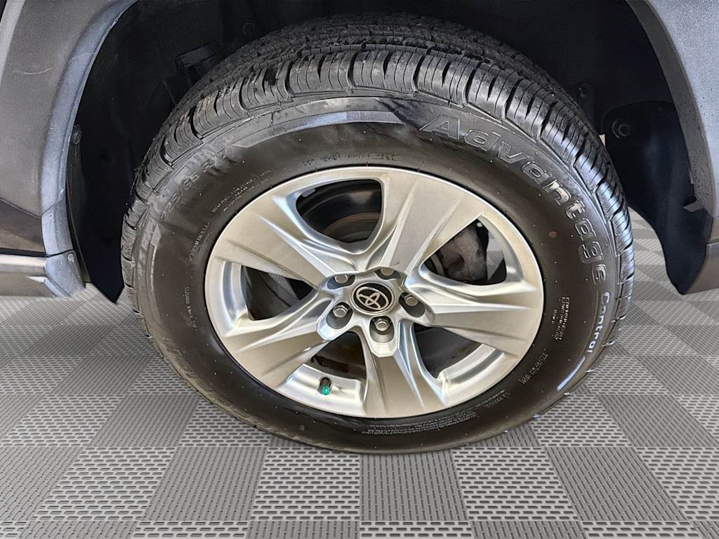 Thumbnail: 2021 Toyota RAV4 - 8