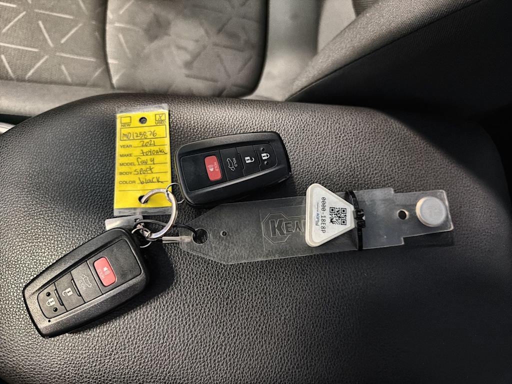 Thumbnail: 2021 Toyota RAV4 - 18