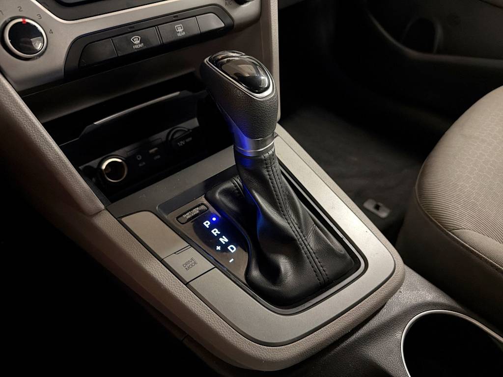 Thumbnail: 2017 Hyundai Elantra - 31