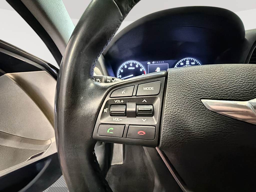 Thumbnail: 2015 Hyundai Genesis - 32