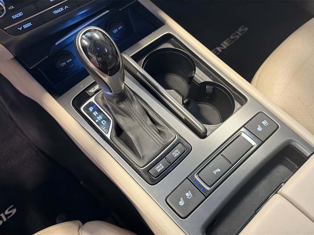 Thumbnail: 2015 Hyundai Genesis - 13