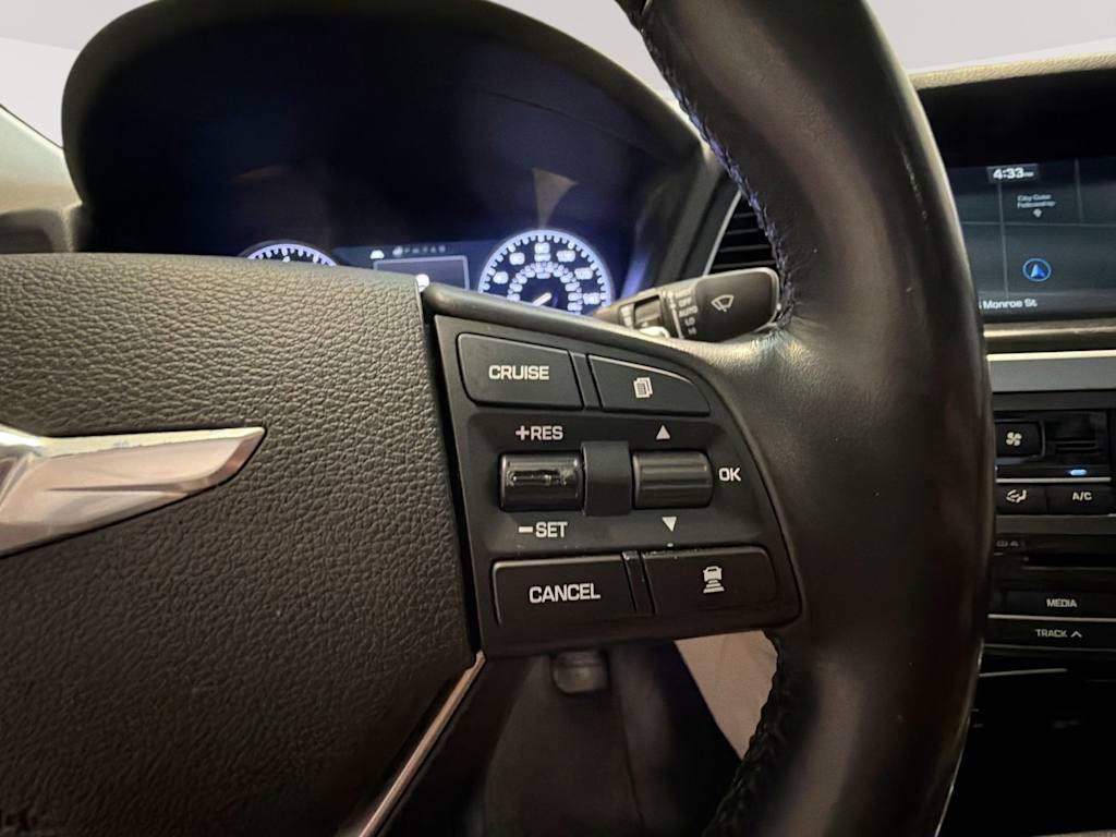 Thumbnail: 2015 Hyundai Genesis - 33