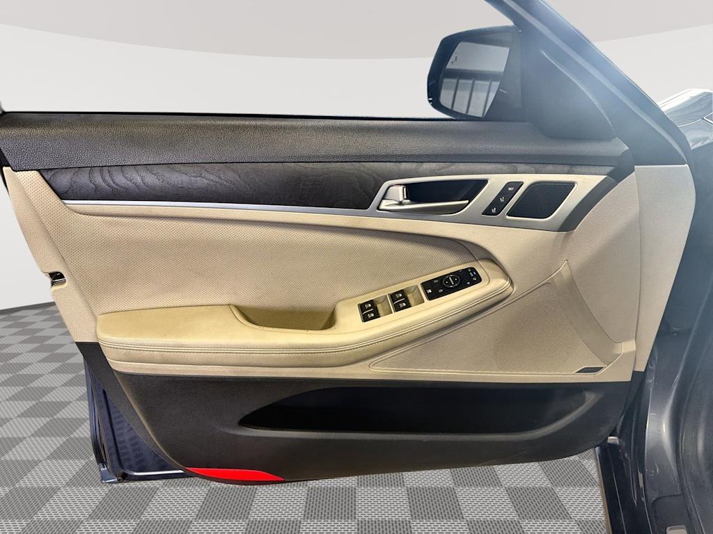 Thumbnail: 2015 Hyundai Genesis - 22