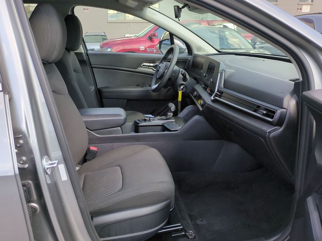 2024 Kia Sportage LX 12