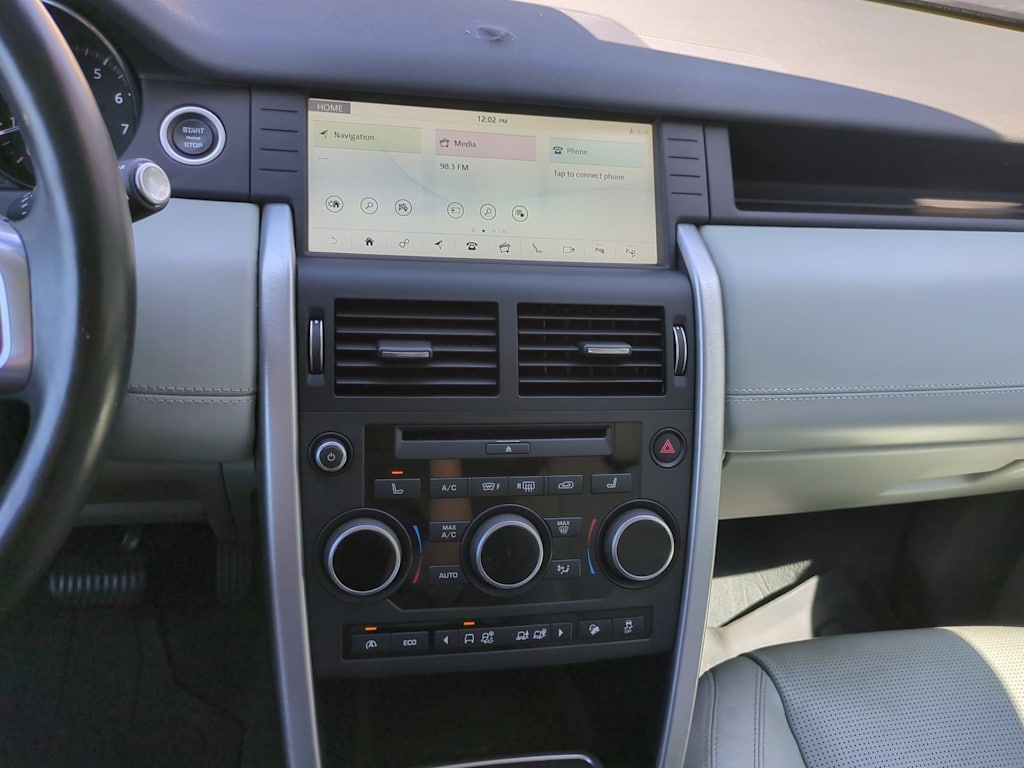 Thumbnail: 2017 Land Rover Discovery Sport - 35