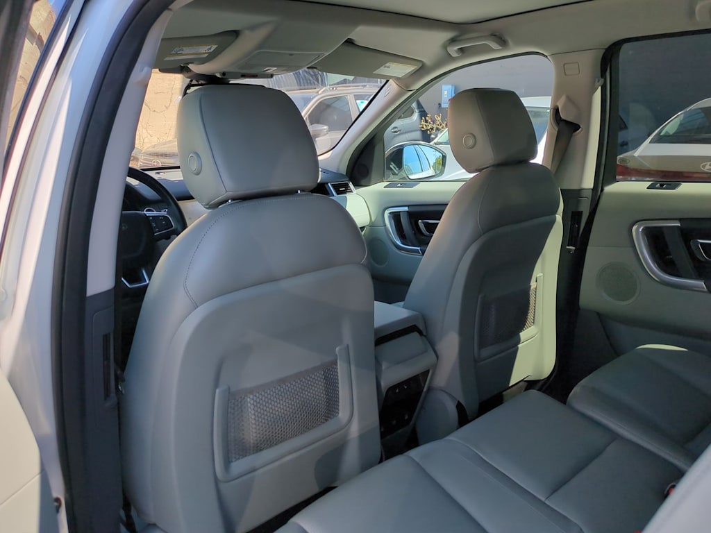 Thumbnail: 2017 Land Rover Discovery Sport - 13