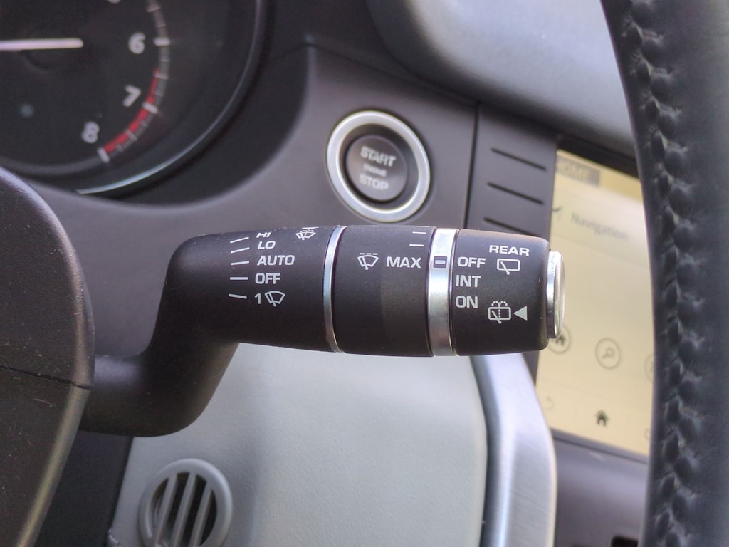 Thumbnail: 2017 Land Rover Discovery Sport - 33