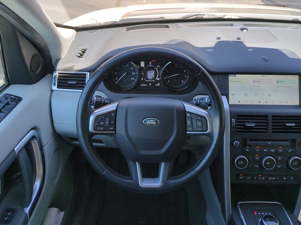 Thumbnail: 2017 Land Rover Discovery Sport - 14