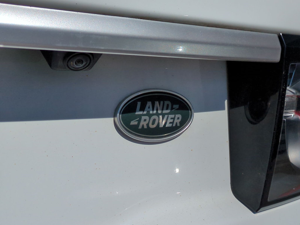 Thumbnail: 2017 Land Rover Discovery Sport - 26