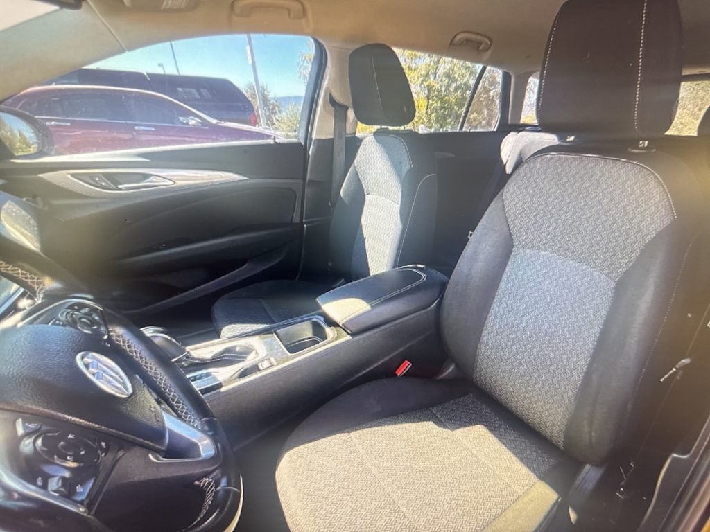 Thumbnail: 2018 Buick Regal - 11