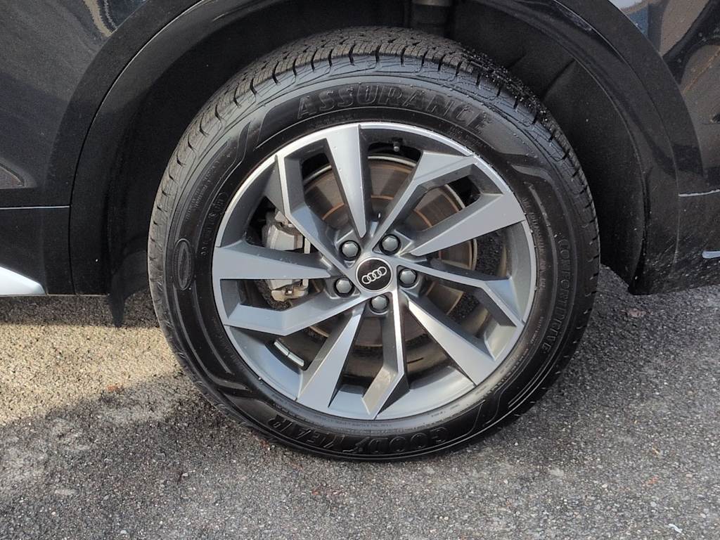 Image of 2023 Audi Q5 S-Line