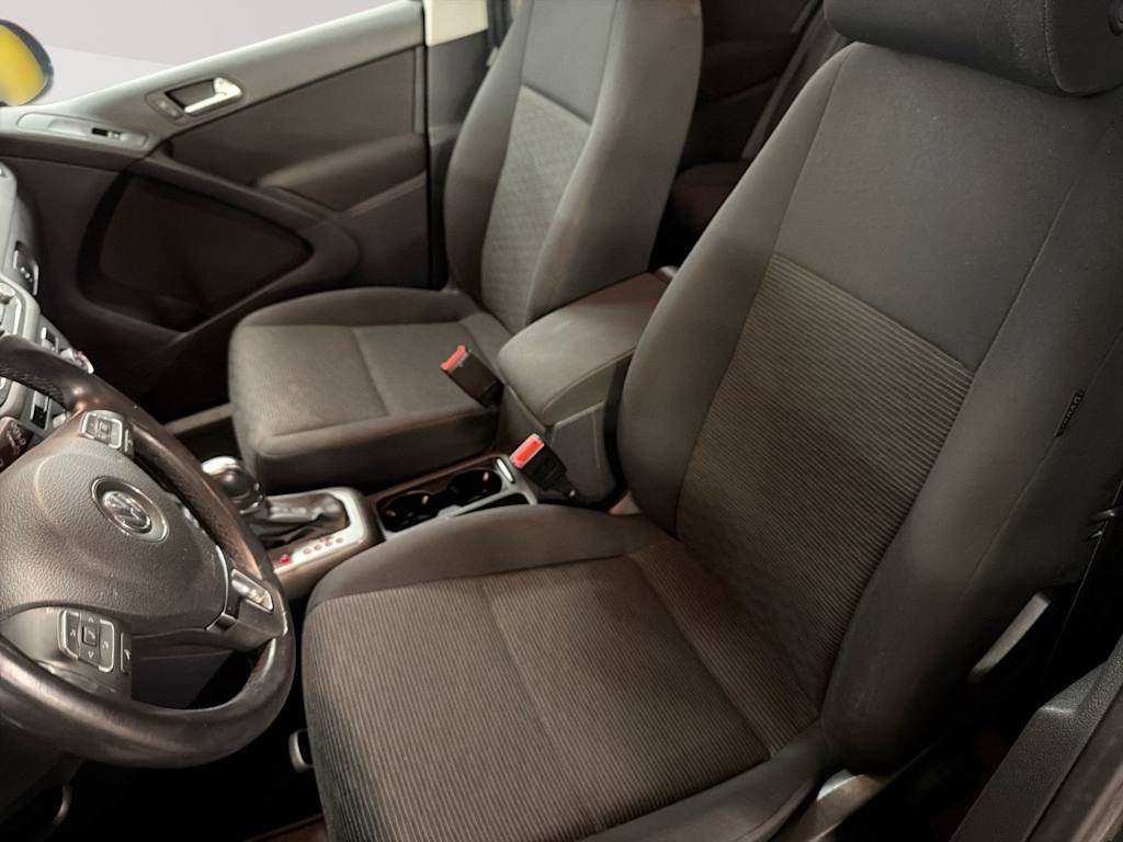 Thumbnail: 2013 Volkswagen Tiguan - 10