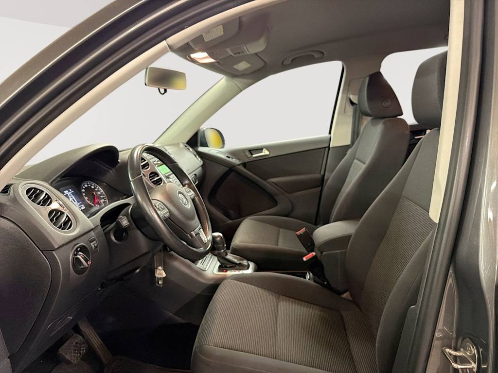 Thumbnail: 2013 Volkswagen Tiguan - 9