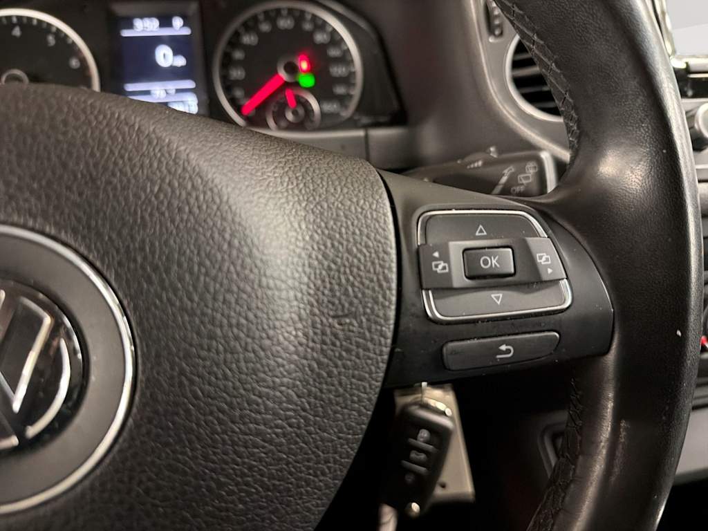 Thumbnail: 2013 Volkswagen Tiguan - 28