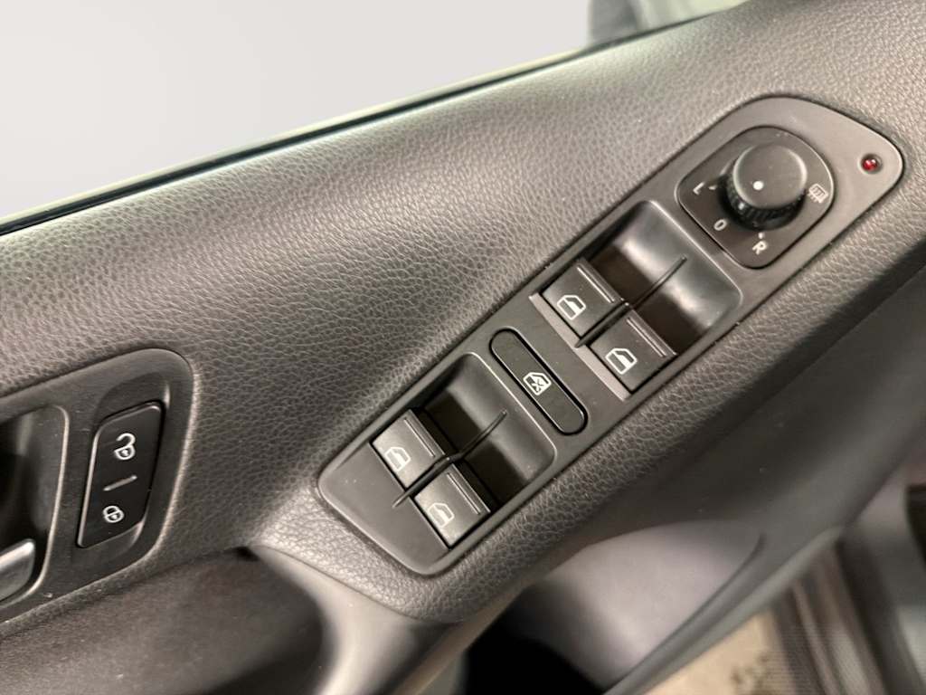 Thumbnail: 2013 Volkswagen Tiguan - 22
