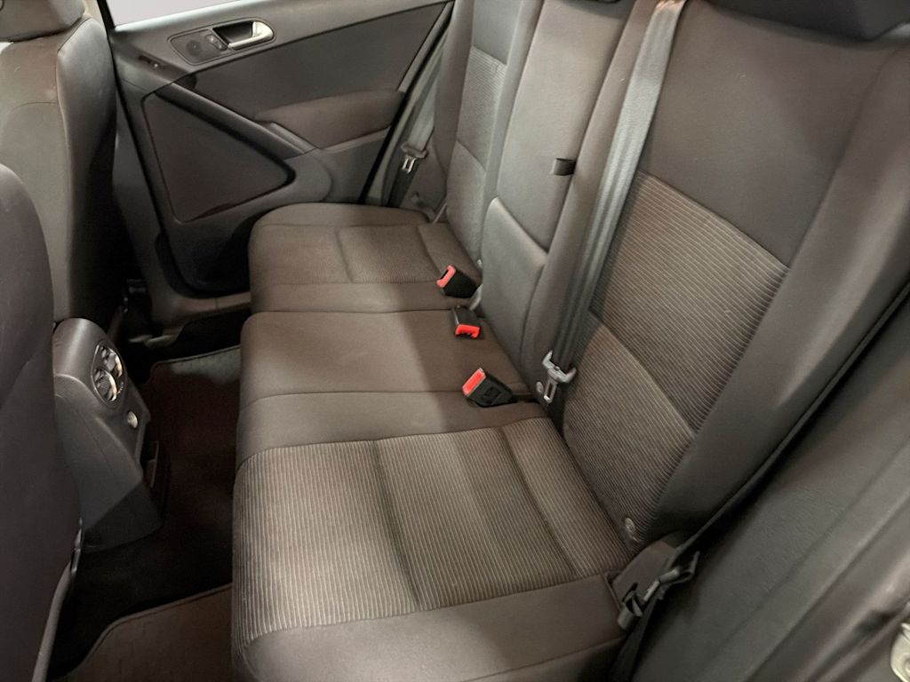 Thumbnail: 2013 Volkswagen Tiguan - 11