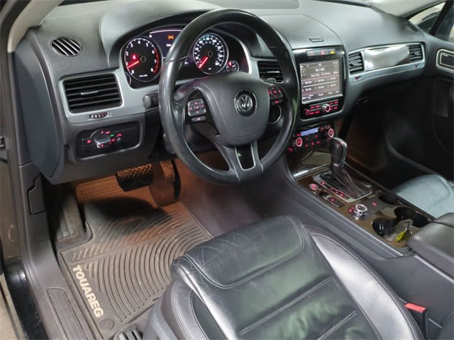 2014 Volkswagen Touareg Executive 2