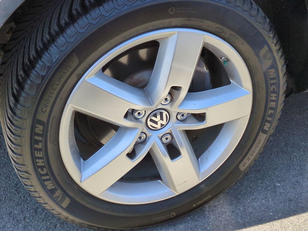 Thumbnail: 2014 Volkswagen Touareg - 8
