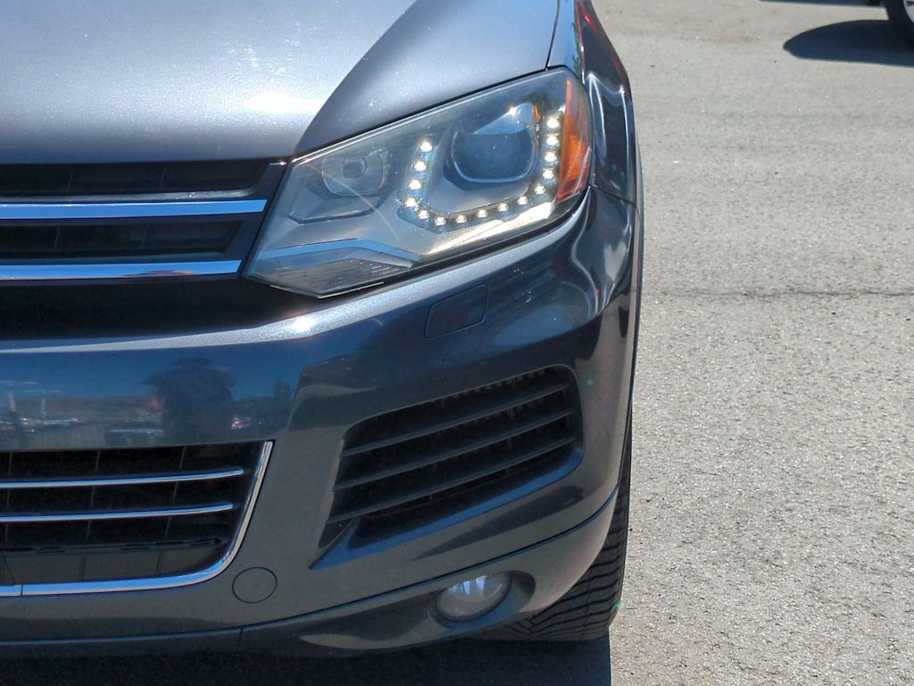 Thumbnail: 2014 Volkswagen Touareg - 24