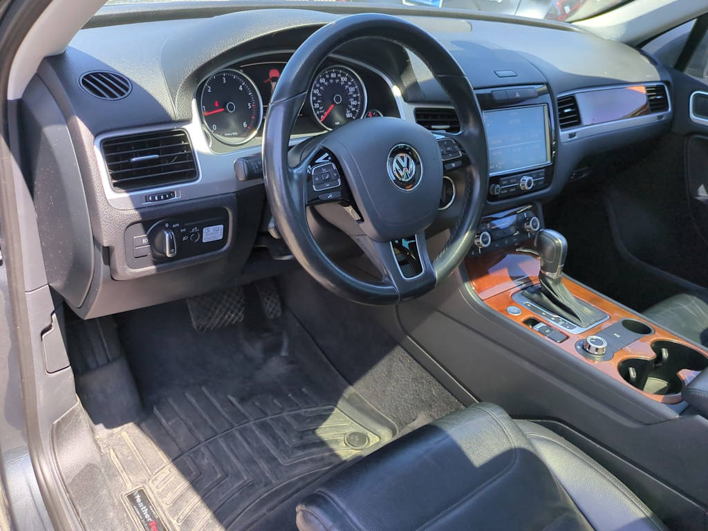 Thumbnail: 2014 Volkswagen Touareg - 2
