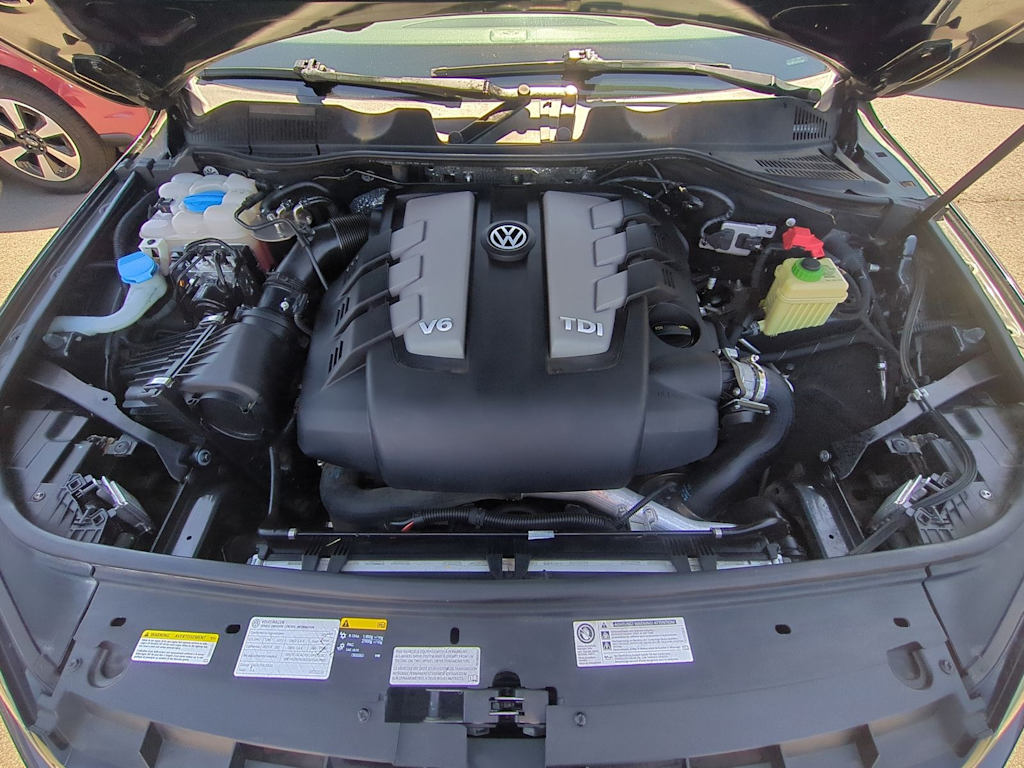 Thumbnail: 2014 Volkswagen Touareg - 9