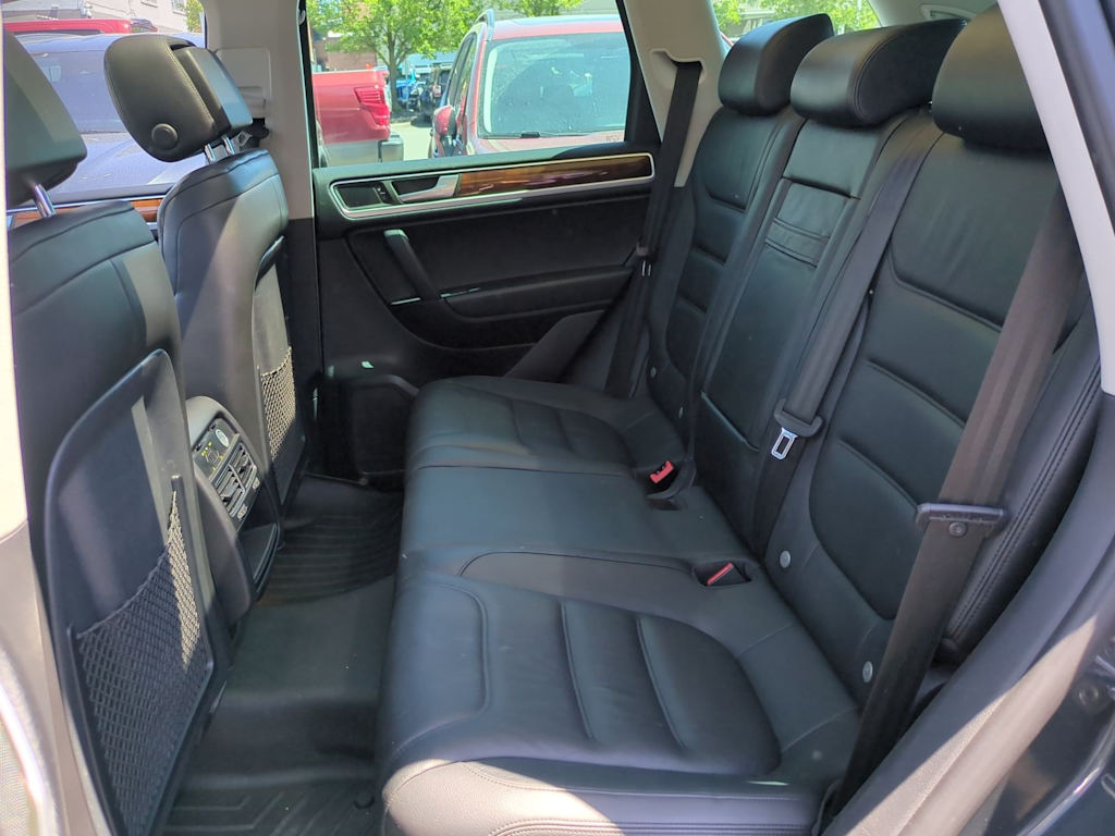 Thumbnail: 2014 Volkswagen Touareg - 28