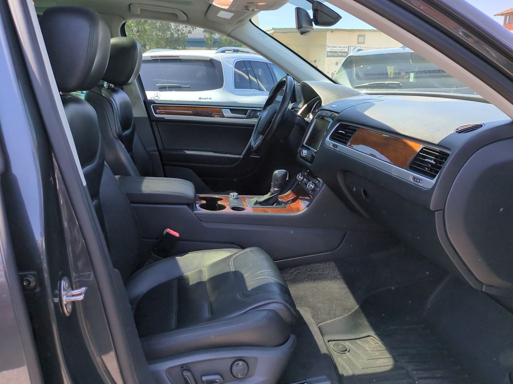 Thumbnail: 2014 Volkswagen Touareg - 12