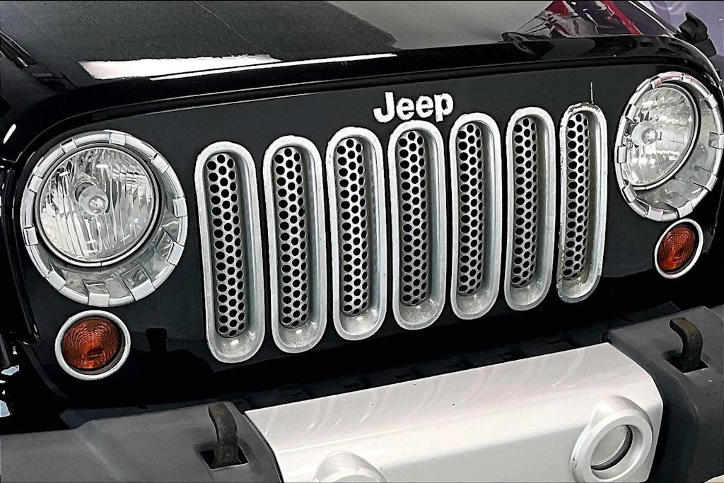 Thumbnail: 2013 Jeep Wrangler - 28