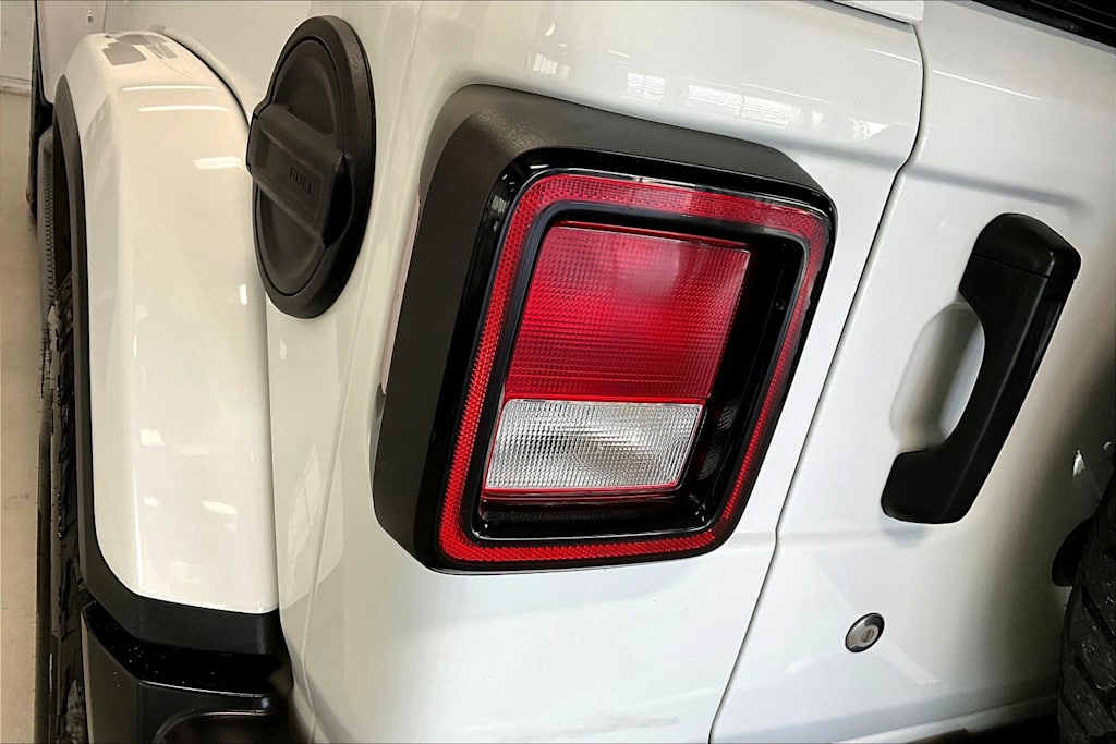 2020 Jeep Wrangler Unlimited Sahara 27